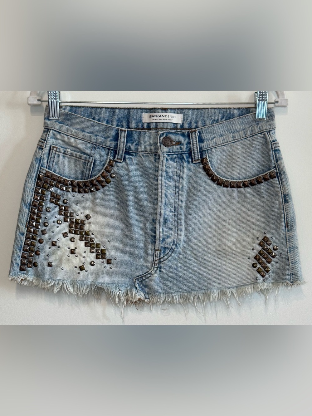 NEW Baykan Women’s Studded Denim Micro Mini Skirt Raw Hem Size 25